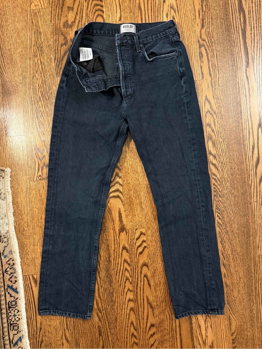 Agolde Riley Crop in Black-Blue